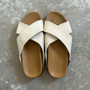 BNWT Rothy’s sandals size 7.5 cream